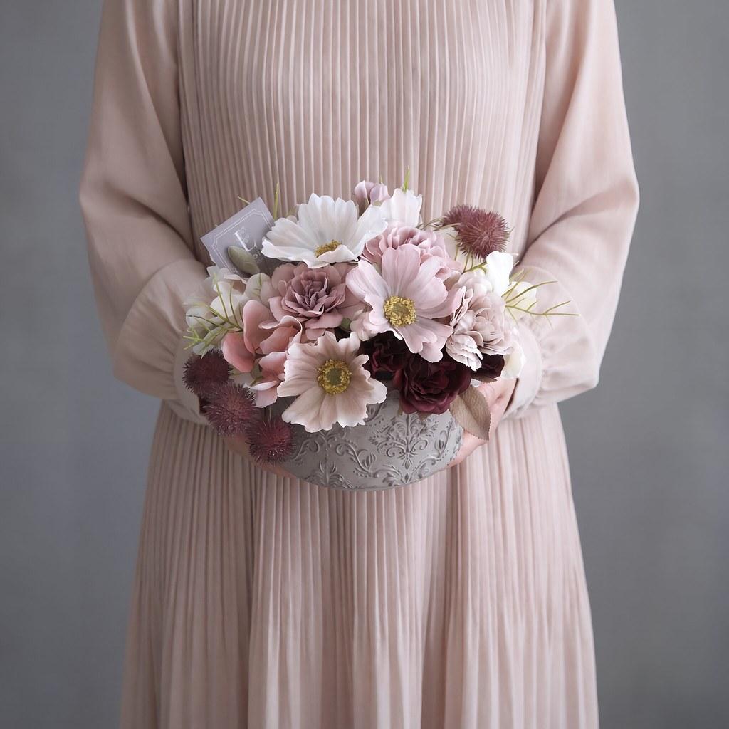 秋桜(コスモス)と薔薇のアンティーク風アレンジ｜ニュアンスカラーの秋インテリア | 2枚目
